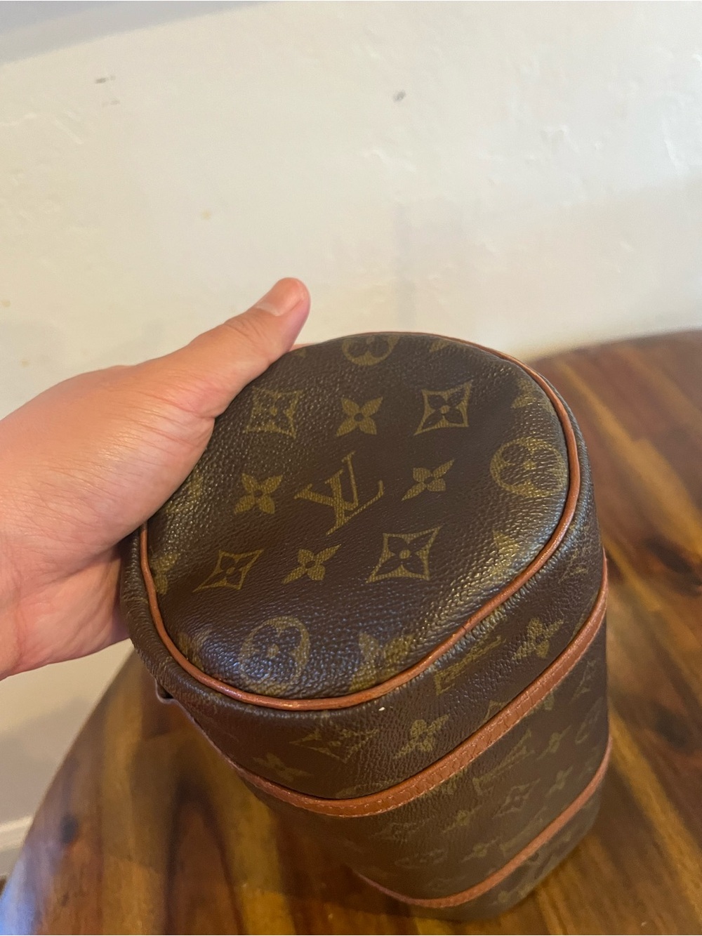 Authenticated Louis Vuitton Papillon 26 - Picture 4 of 8